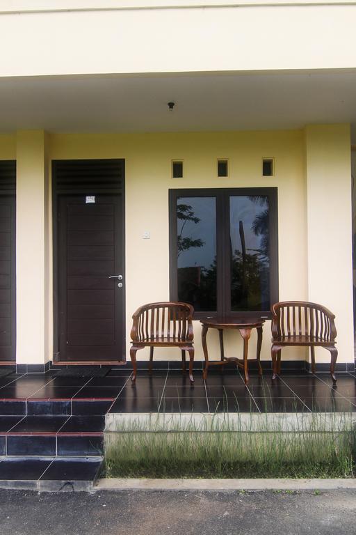 Hotel Cemerlang Distrikt Baturaden Zimmer foto