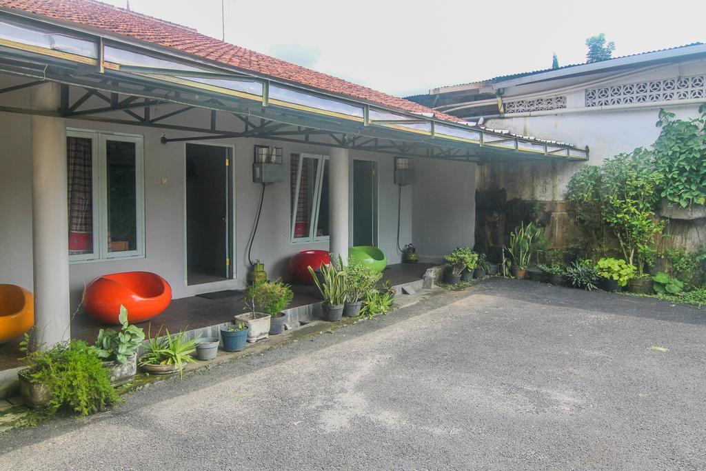 Hotel Cemerlang Distrikt Baturaden Zimmer foto