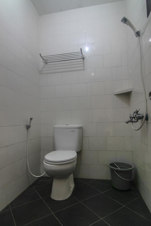 Hotel Cemerlang Distrikt Baturaden Zimmer foto