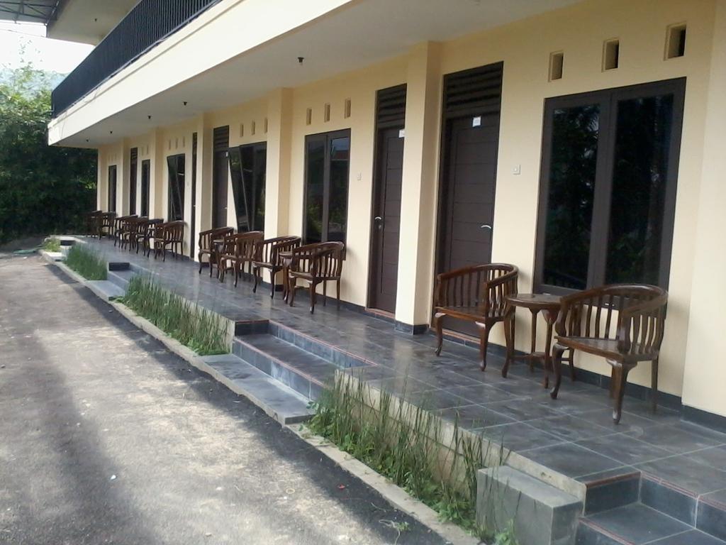 Hotel Cemerlang Distrikt Baturaden Zimmer foto