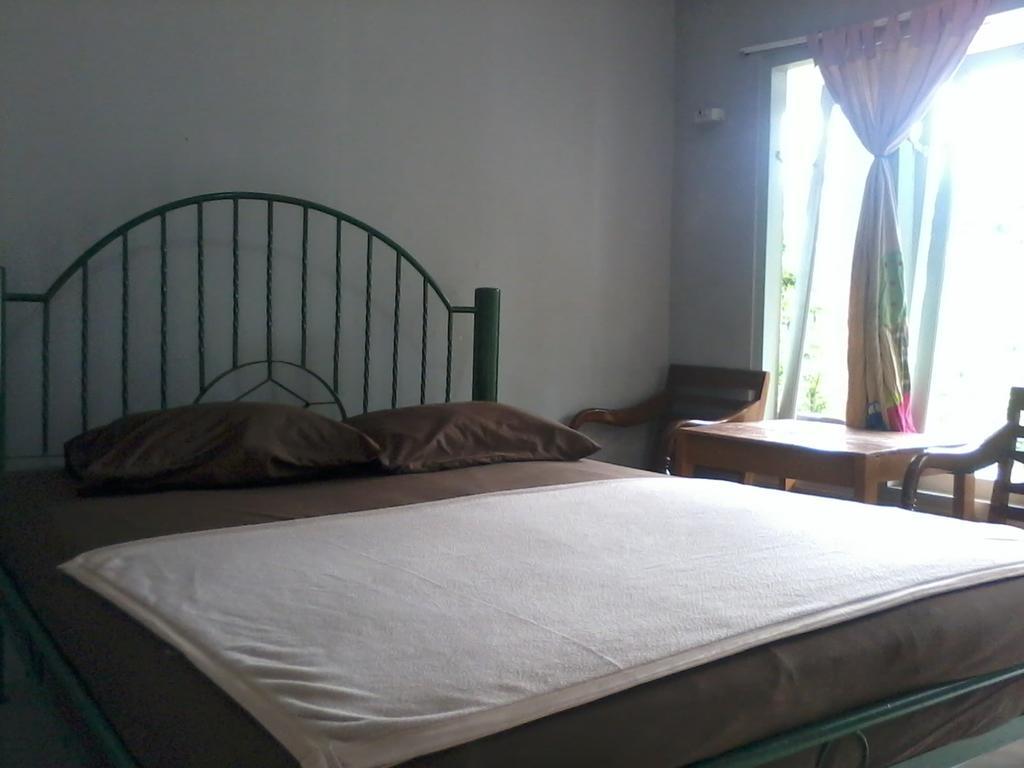 Hotel Cemerlang Distrikt Baturaden Zimmer foto