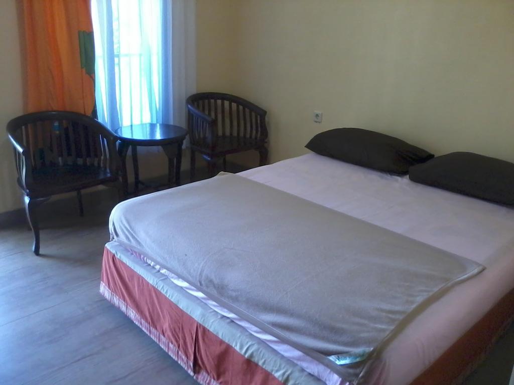 Hotel Cemerlang Distrikt Baturaden Zimmer foto